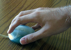 The proper way to hold Apple's round USB puck mouse